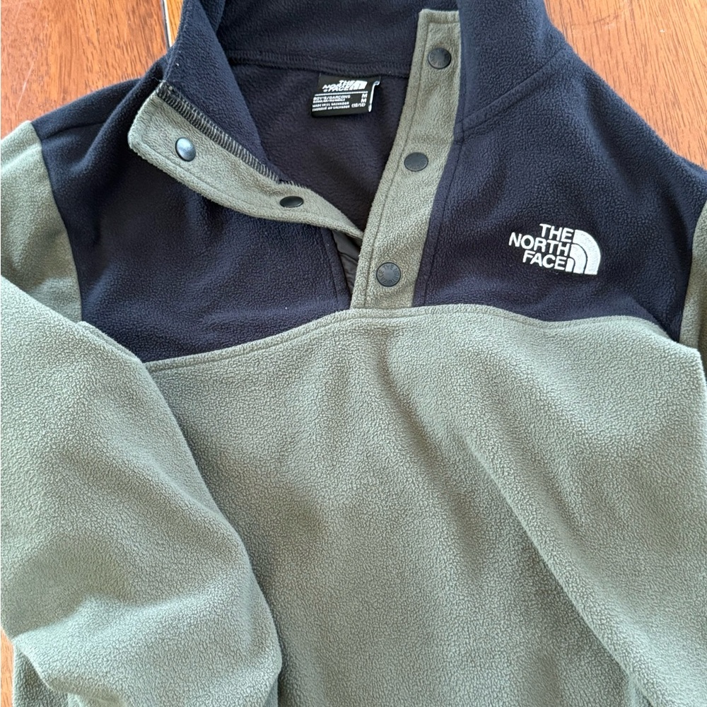 The North Face Black and dark green Fleece boys size medium 10/12
